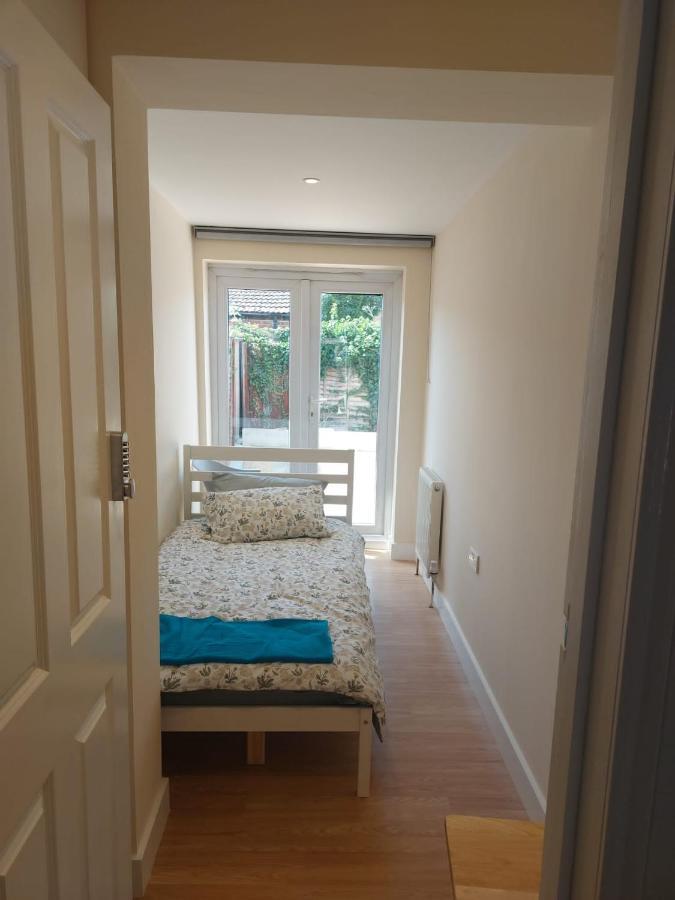 Vibrant Single Room Only For One Adult เซาธอล ภายนอก รูปภาพ